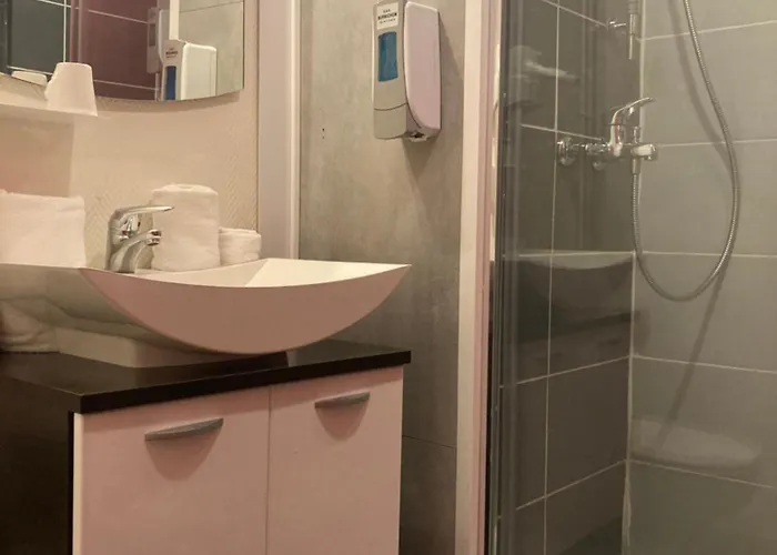 Aigle D'or Отель Тьер