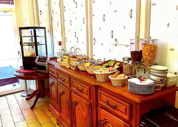 Aigle D'or Отель Тьер