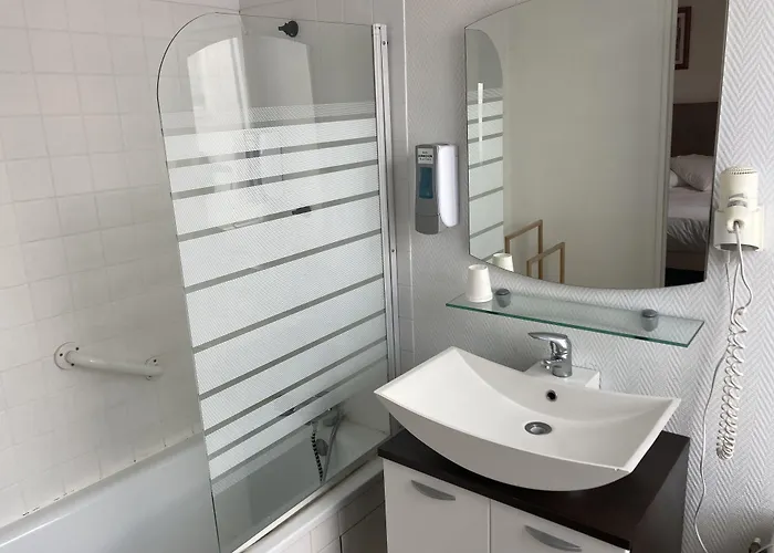 Отель Aigle D'or 3*